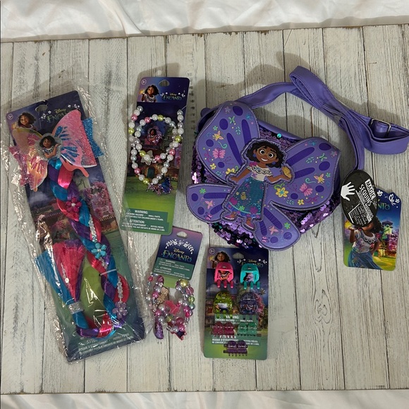 🎁DISNEY ENCANTO 5 PIECE BUNDLE SET. AGES 3+ - Picture 1 of 14